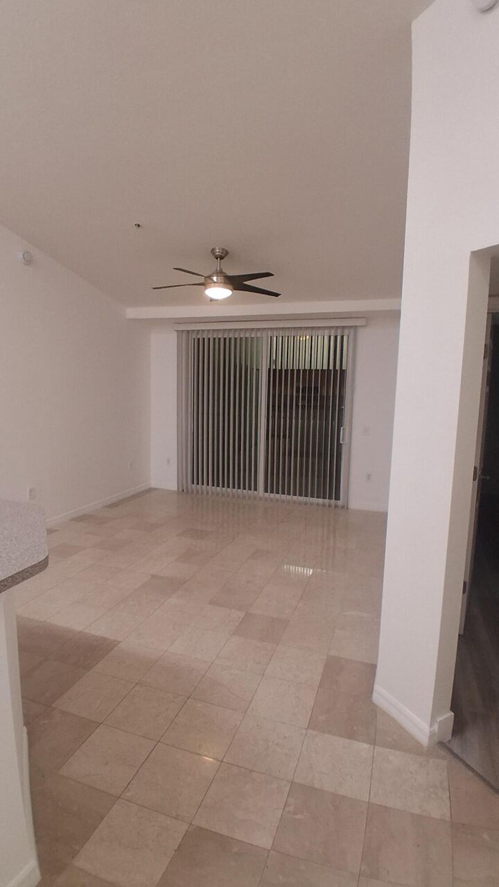 Property Photo:  819 Villa Circle  FL 33435 