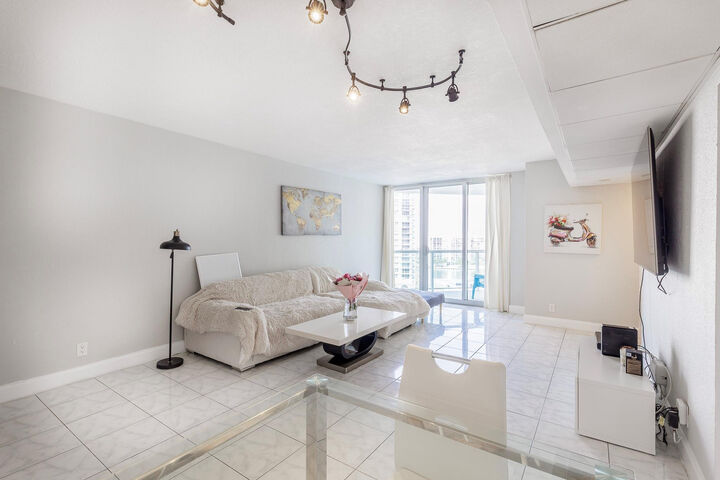 Property Photo: 3801 S Ocean Drive 10S FL 33019