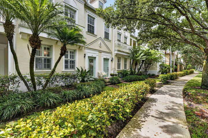 Property Photo:  319 E Bay Cedar Circle  FL 33458 