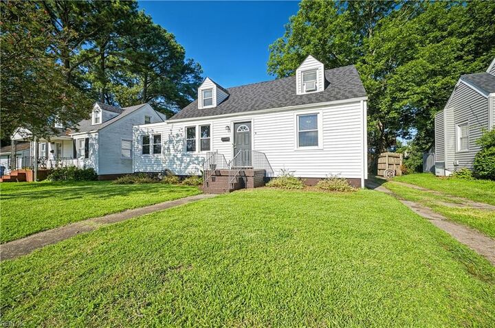 Property Photo:  5 Abbott Pl  VA 23702 