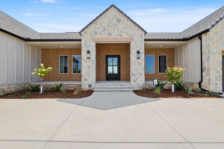 Property Photo:  3412 N Bedford Court  KS 67226 