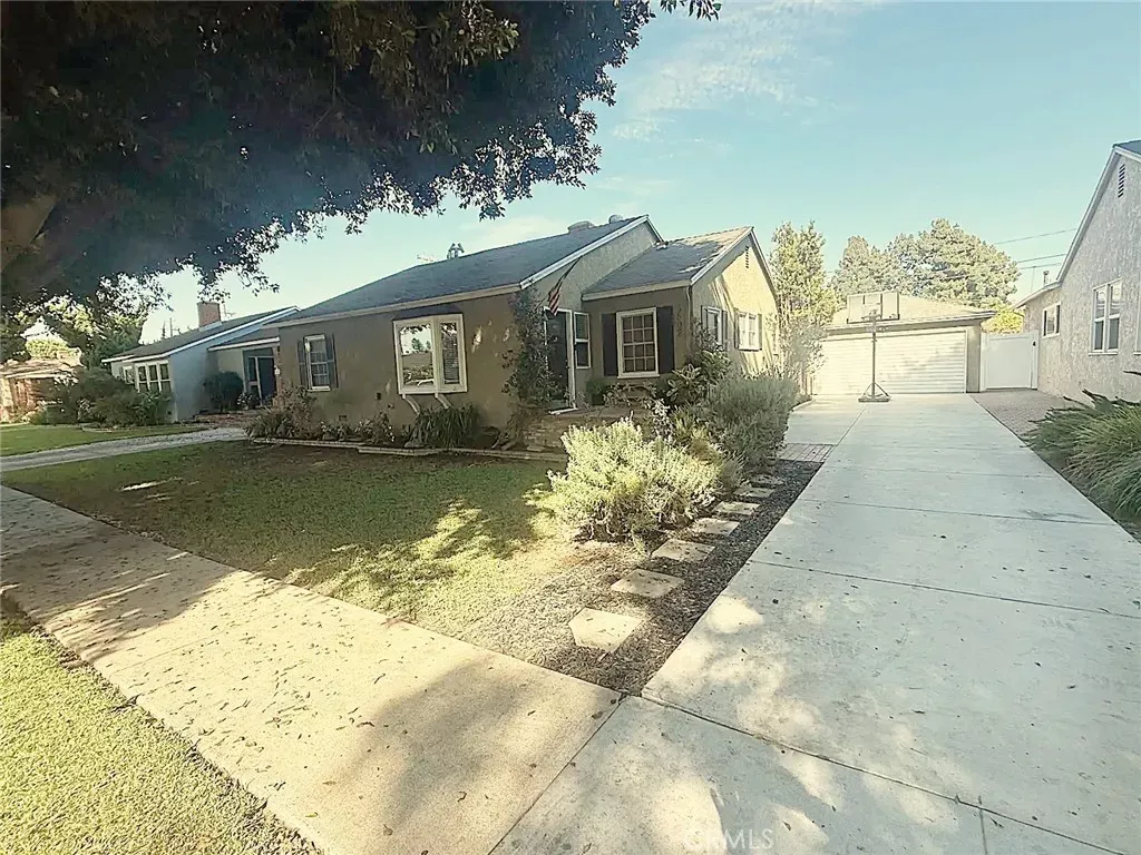 Property Photo: 3502 Heather Road CA 90808