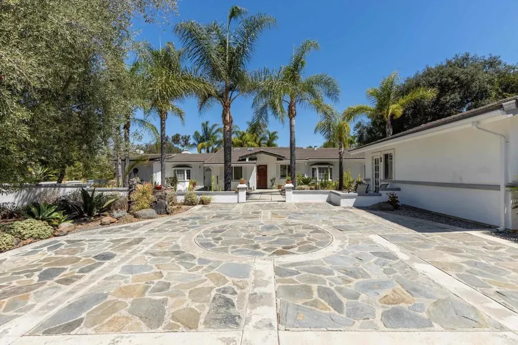 Property Photo:  1556 Via Rancho Parkway  CA 92029 