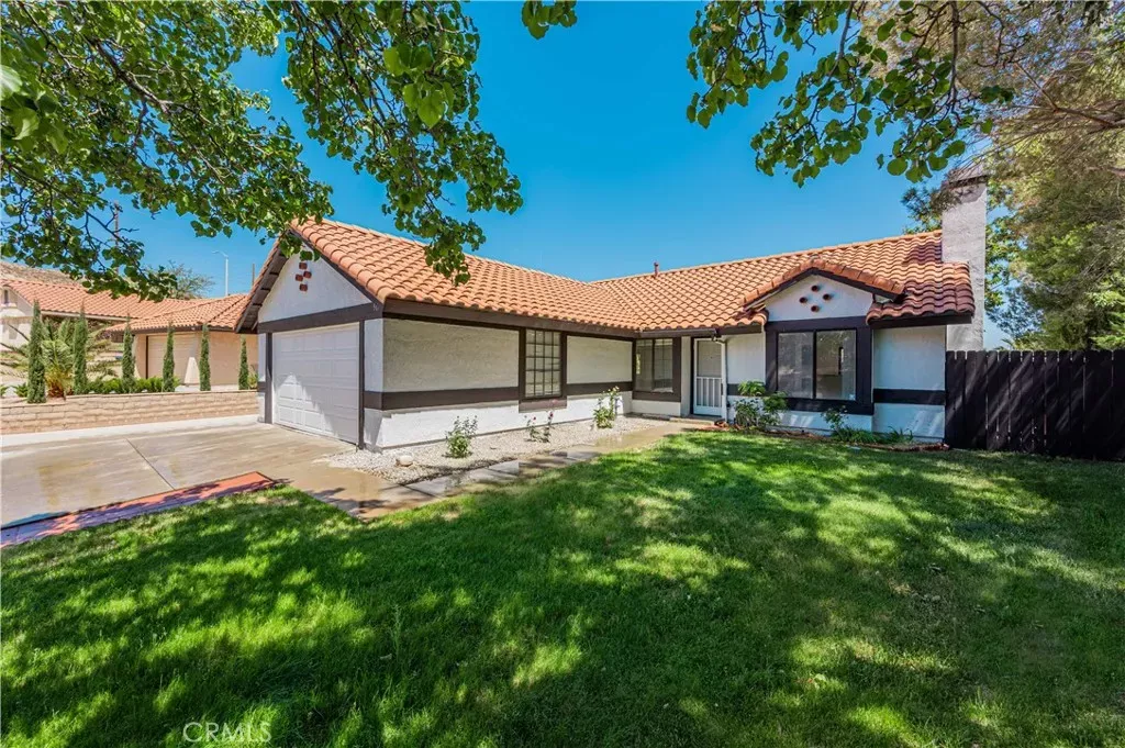 Property Photo:  511 Big Sky Ter  CA 93551 