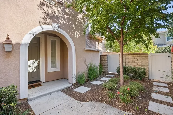 Property Photo: 23868 Toscana Dr CA 91354