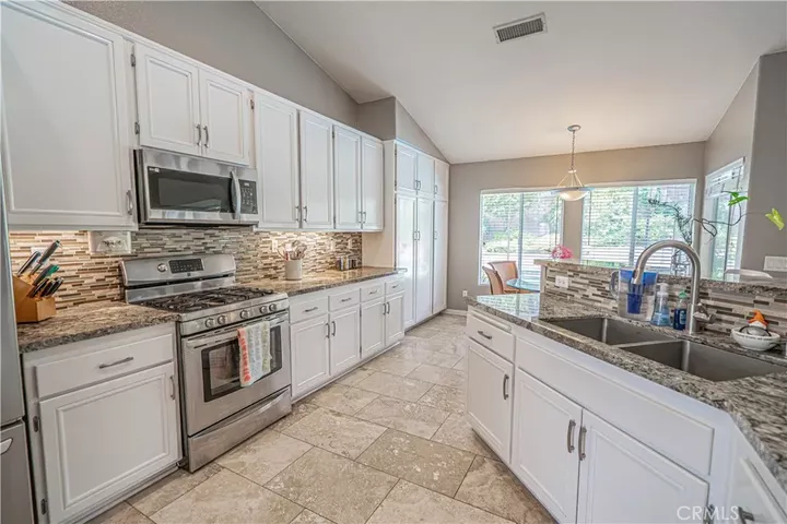 Property Photo: 42319 Camden Way CA 93536