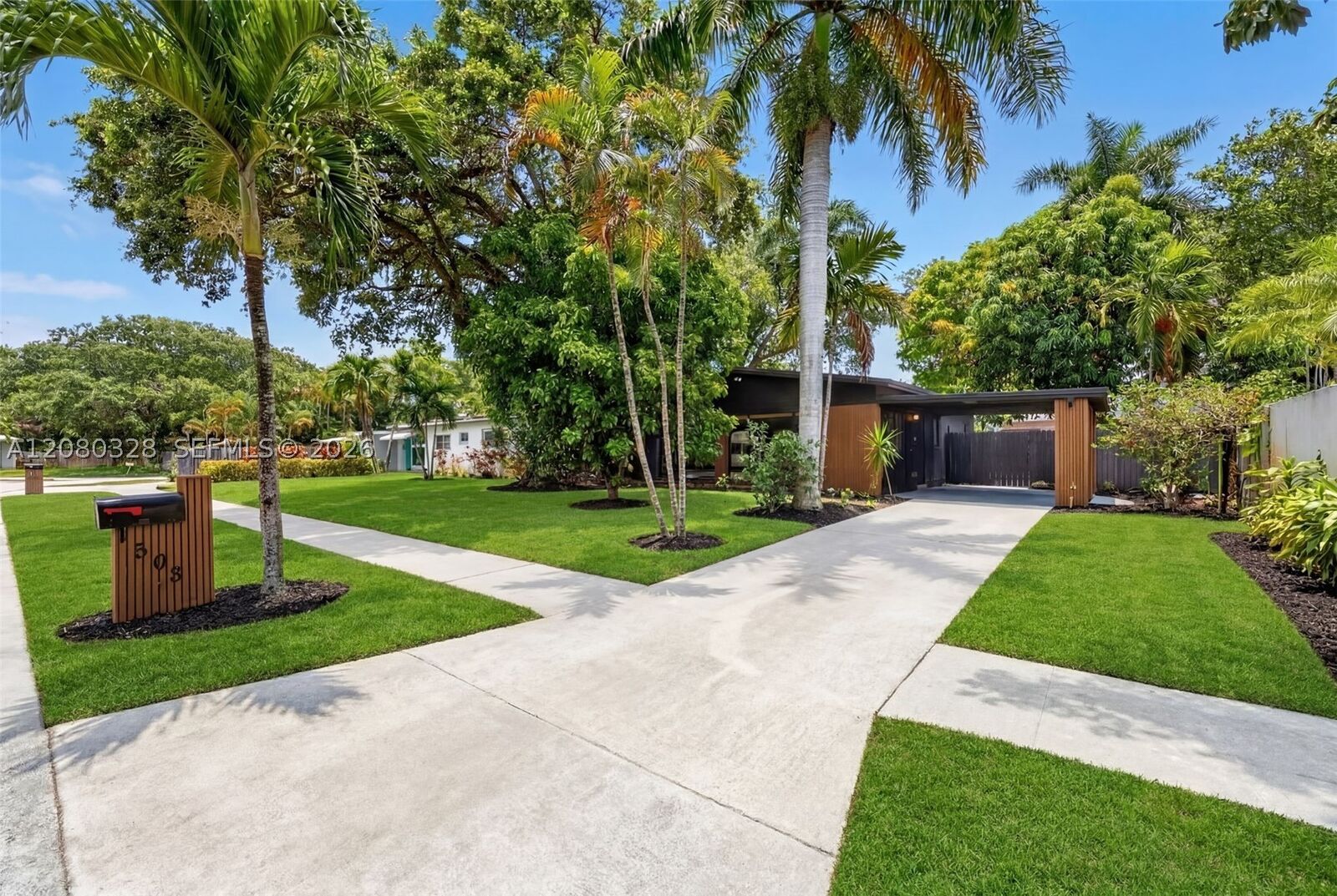 Property Photo: 1508 SW 20th Ave FL 33312