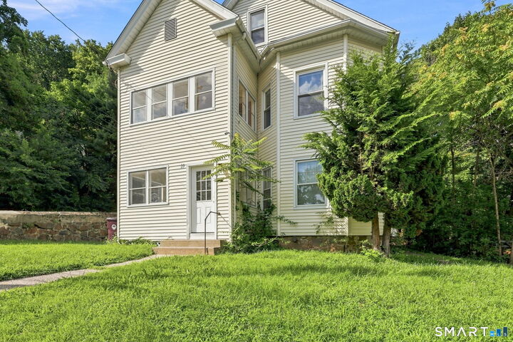 Property Photo:  25 Long Street 2  CT 06051 