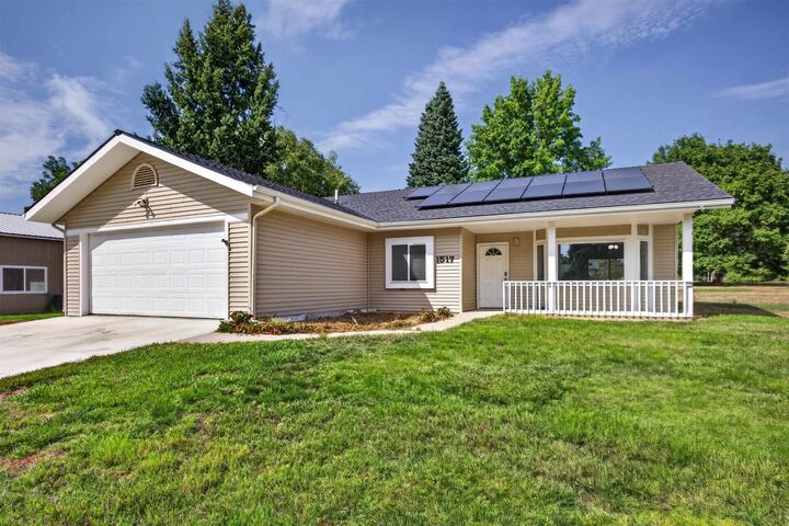 Property Photo: 1517 E Third St WA 99006