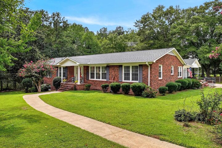 Property Photo: 221 Fernbrook Circle SC 29372