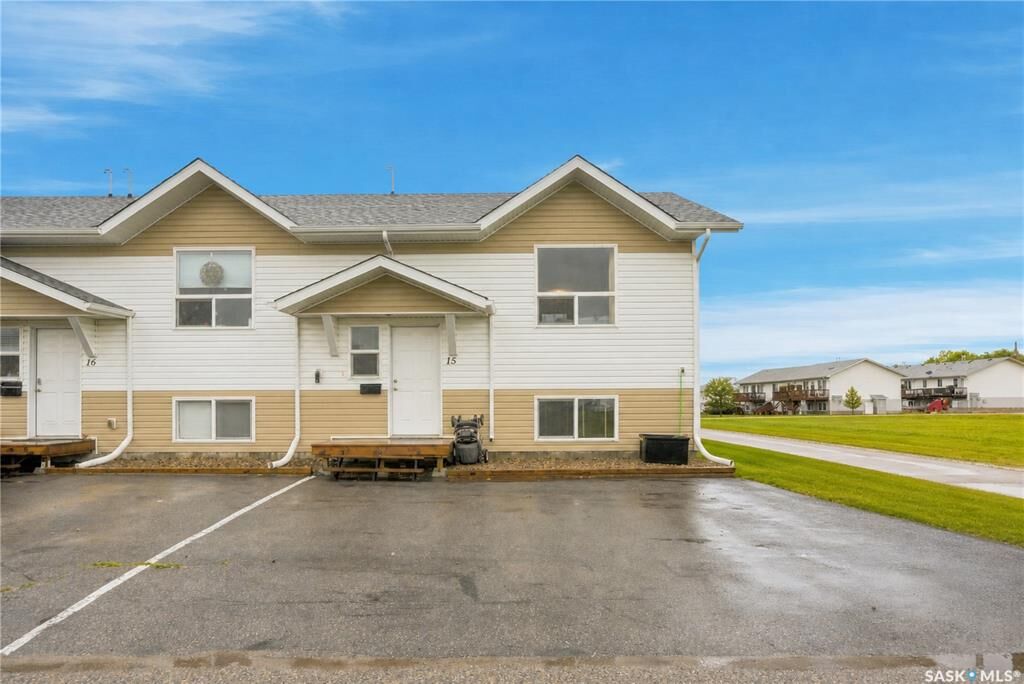Property Photo:  200 Hiebert Crescent 15  SK S0K 2T2 