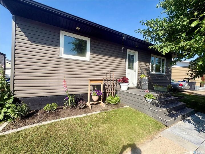 Property Photo:  220 Allan Avenue  SK S0A 0M0 