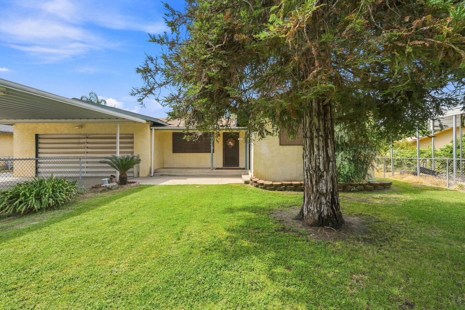 Property Photo: 861 Halsey Street CA 93257