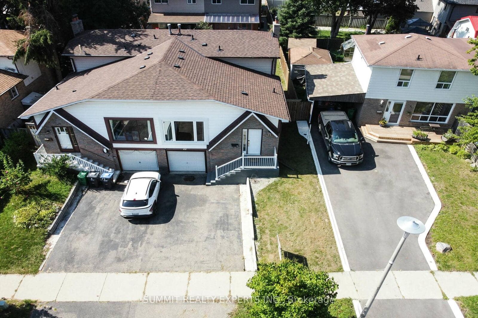 Property Photo:  44 Nancy McCredie Drive  ON L6X 2N5 
