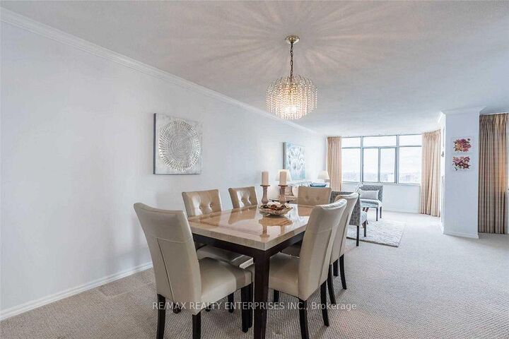 Property Photo:  3100 Kirwin Avenue 2702  ON L5A 3S6 