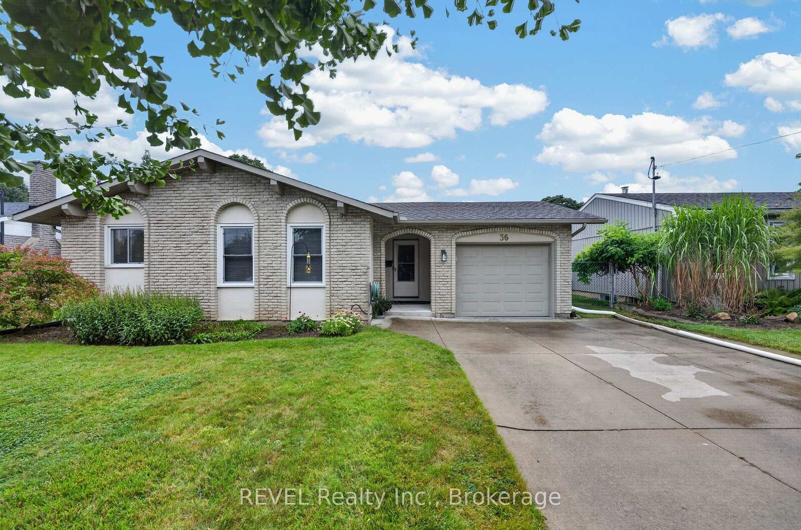 Property Photo:  36 Manor Road  ON L2N 3B5 