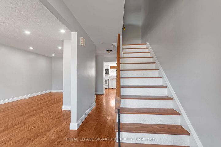 Property Photo:  27 Daphne Crescent  ON L4M 2Y7 