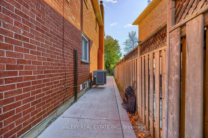 Property Photo:  