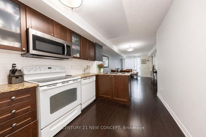Property Photo:  761 Bay Street 404  ON M5G 2R2 