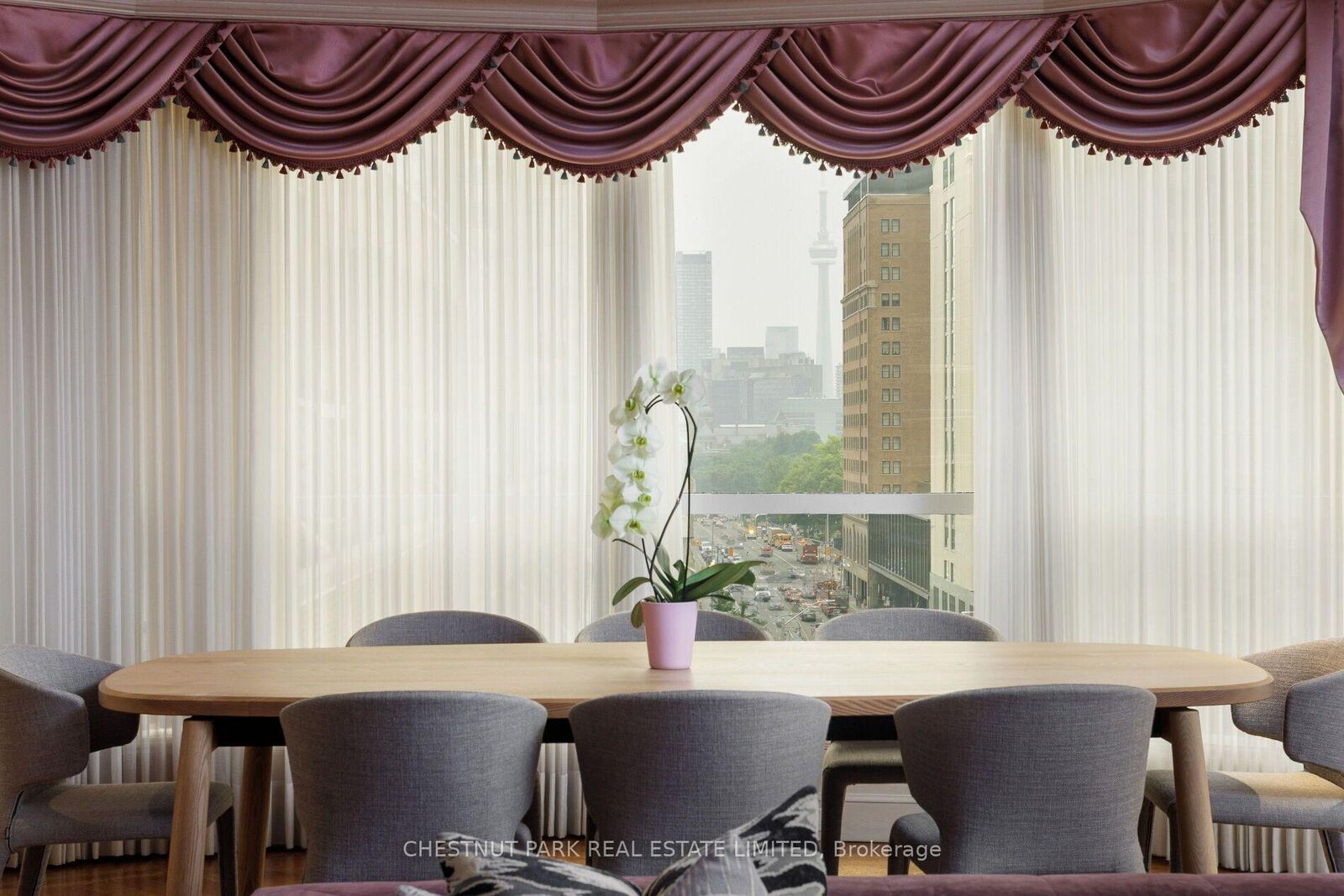 Property Photo:  77 Avenue Road 612  ON M5R 3R8 