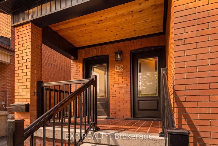 Property Photo:  156 Park Row S  ON L8K 2J8 