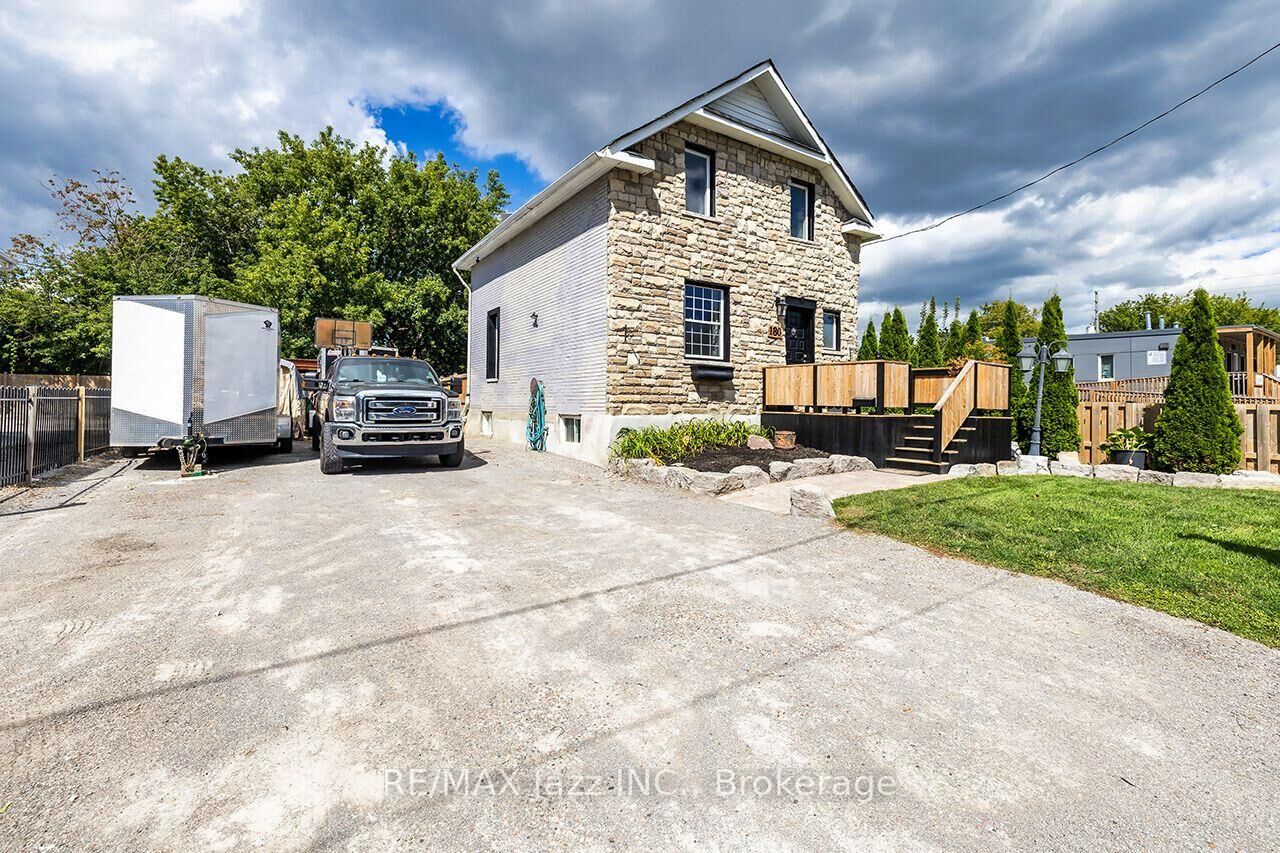 Property Photo:  180 Olive Avenue  ON L1H 2P2 