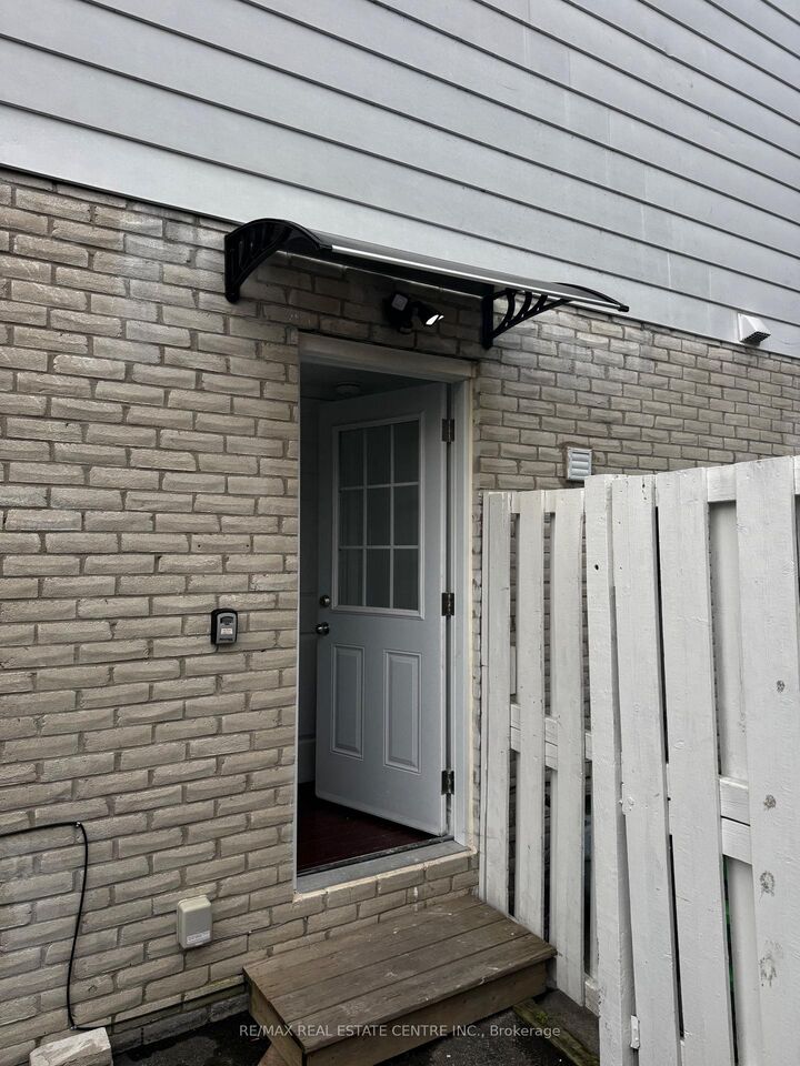 Property Photo:  1025 Blairholm Avenue Lower Level  ON L5C 1G5 