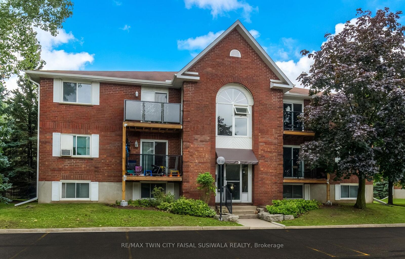 Property Photo:  565 Greenfield Avenue 312  ON N2C 2P3 