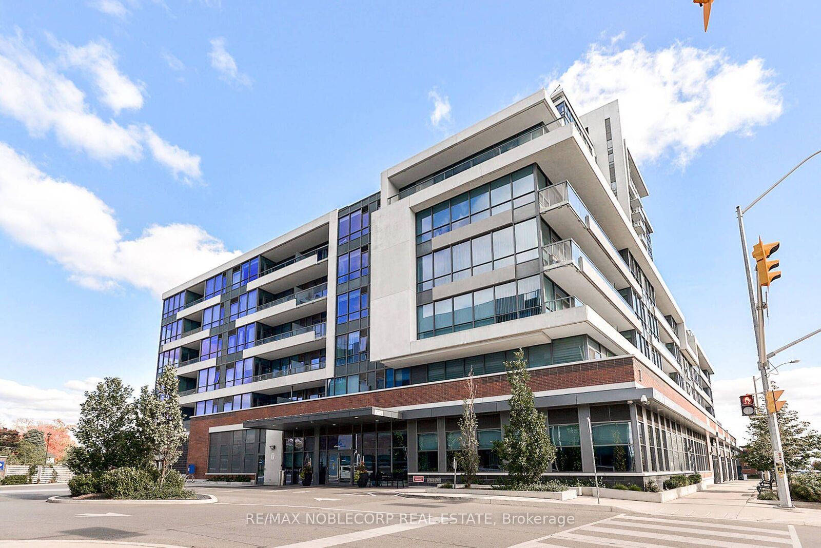 Property Photo:  1 Hurontario Street 415  ON L5G 0A3 