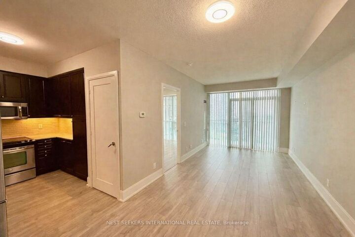 Property Photo:  70 Roehampton Avenue 1611  ON M4P 1R2 