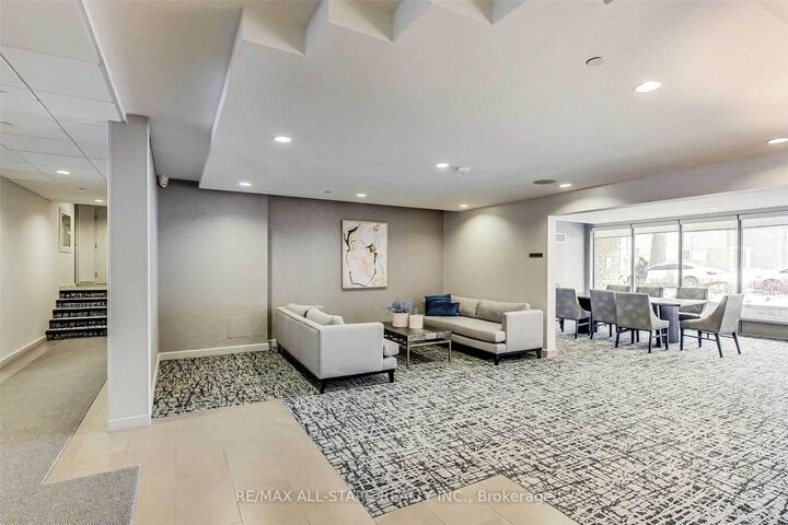 Property Photo: 15 Maitland Place 2112 ON M4Y 2X3