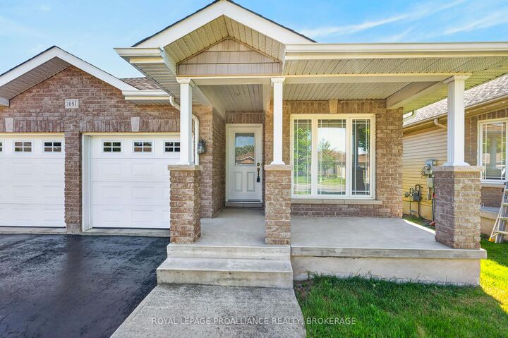 Property Photo:  1097 Crossfield Avenue  ON K7P 0G7 