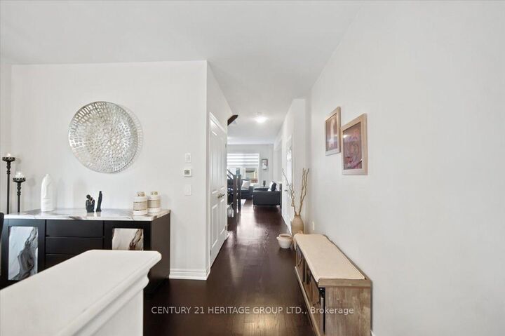 Property Photo: 100 Mondial Crescent E ON L9N 0S2