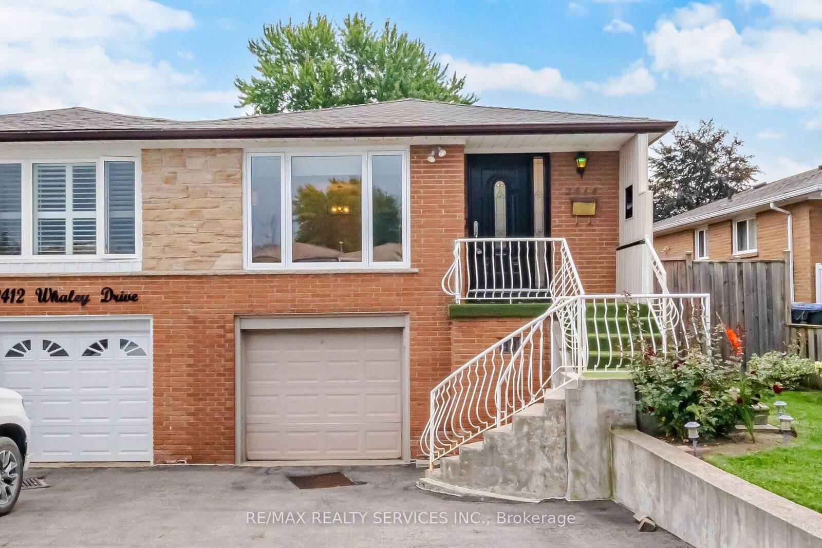 Photo de la propriété:  2414 Whaley Drive  ON L5B 2B5 