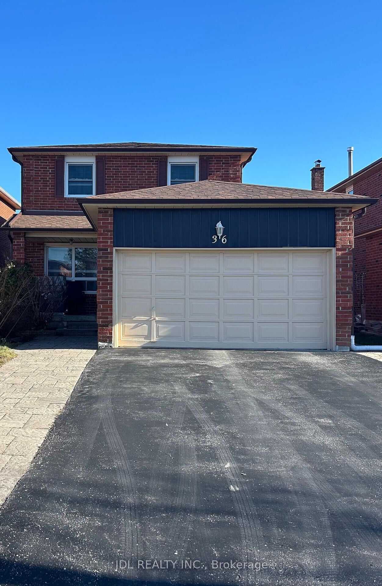Property Photo:  36 Bendamere Cres Crescent Entire Two-Bedroom Bsmt  ON L3P 6Y1 