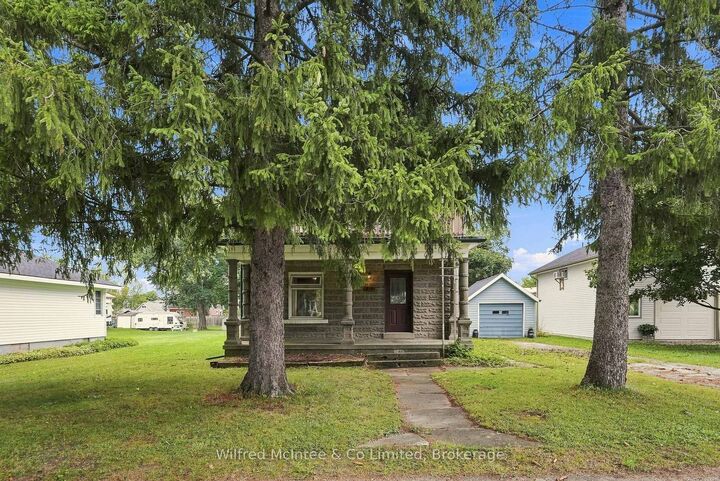 Property Photo:  219 Victoria Street S  ON N0G 2N0 