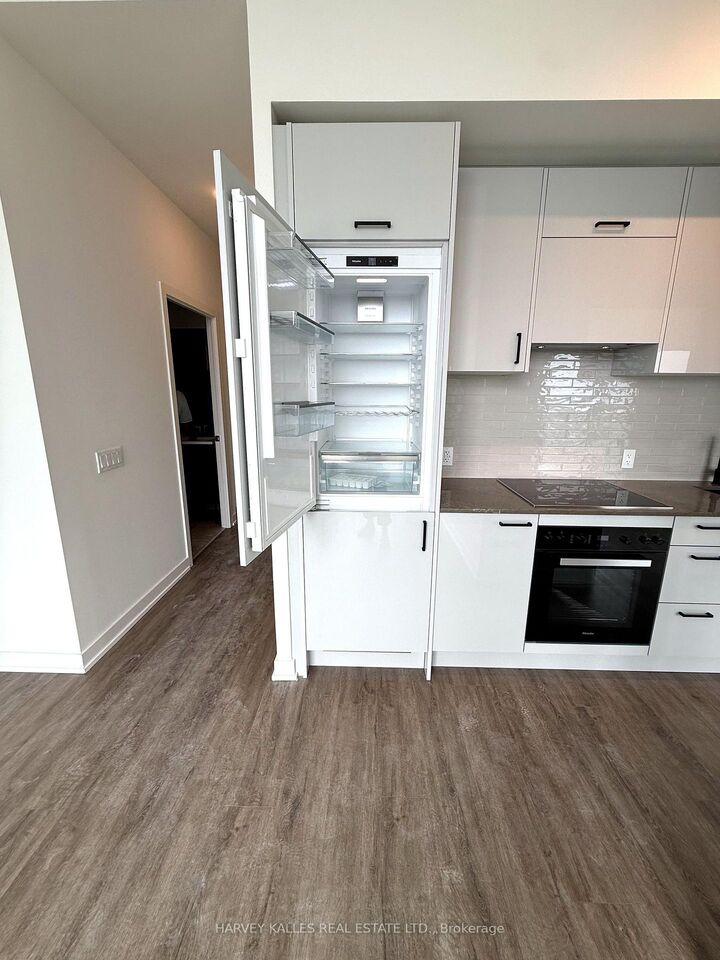 Property Photo:  5 Quarrington Lane 3405  ON M3C 0S5 