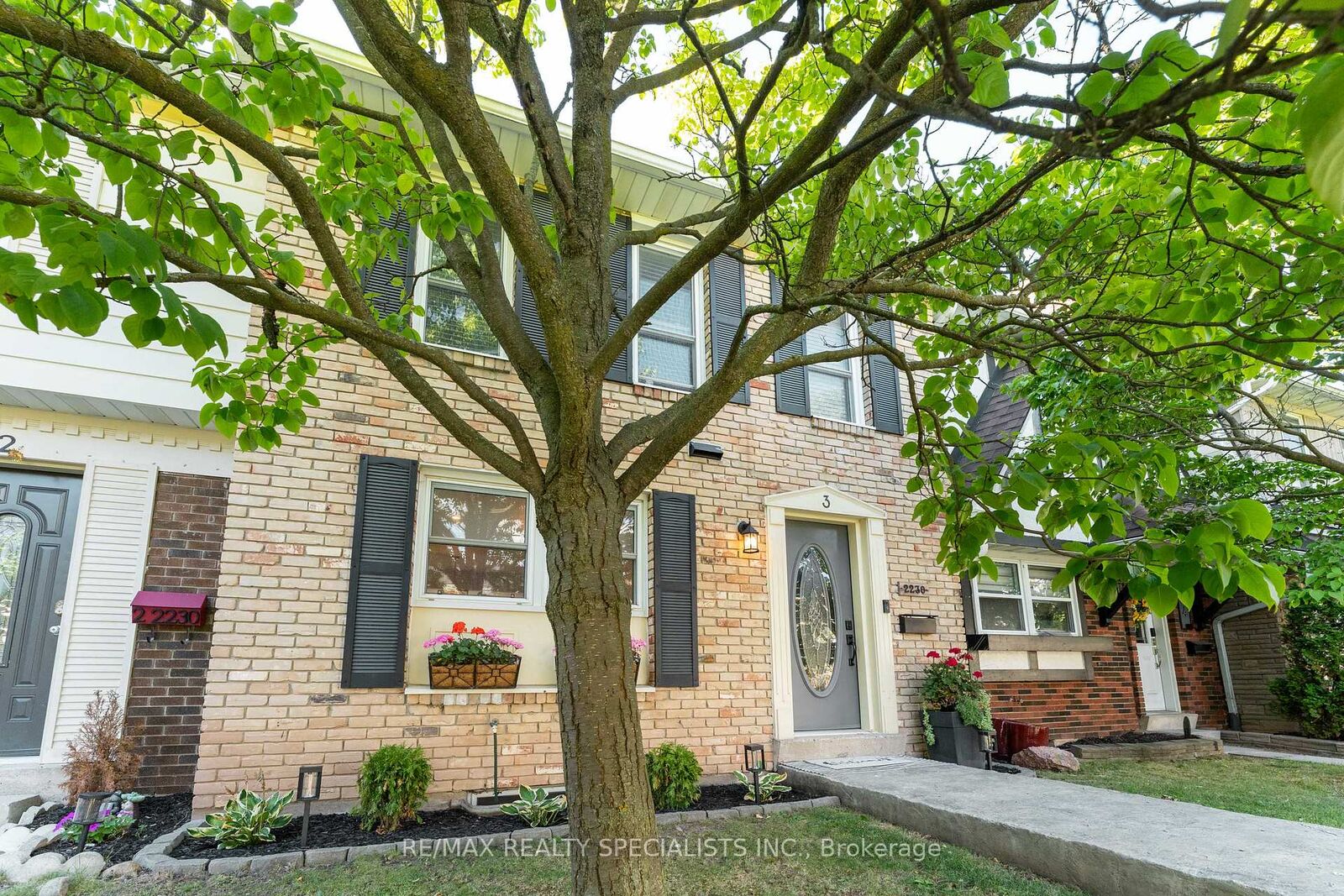 Property Photo:  2230 Upper Middle Road 3  ON L7P 2Z9 