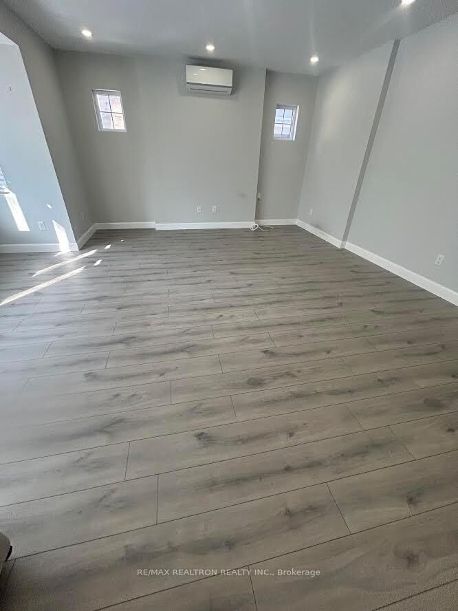 Property Photo:  485 Oriole Parkway Main  ON M5P 2H9 
