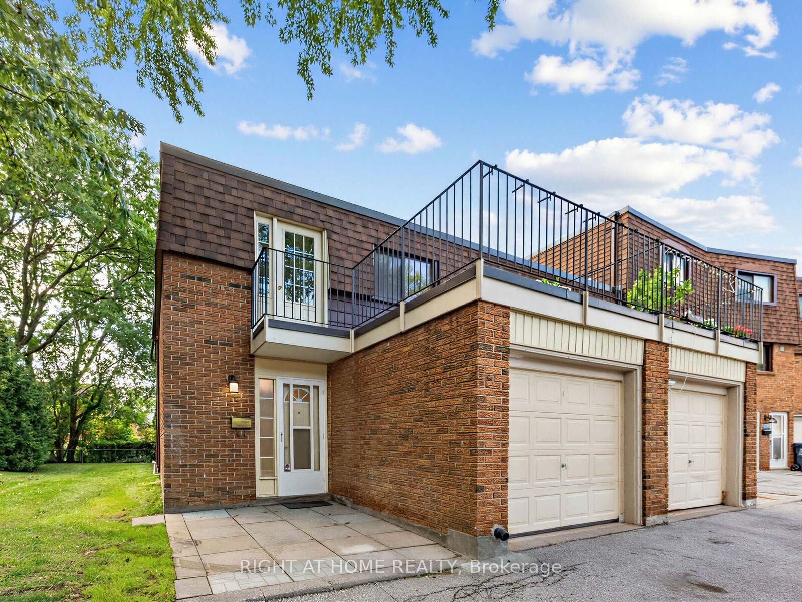 Property Photo:  336 Sprucewood Court  ON M1W 1R1 