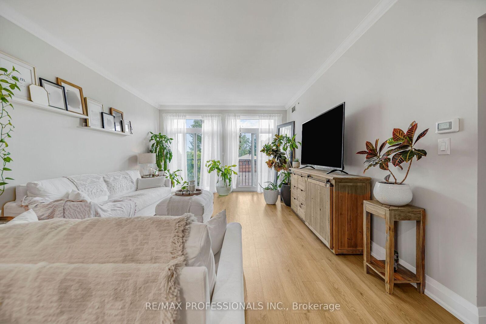 Property Photo: 3531 Lake Shore Boulevard W 211 ON M8W 1P4