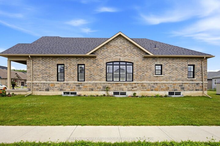 Property Photo:  2 Braeburn Street  ON K0K 1H0 
