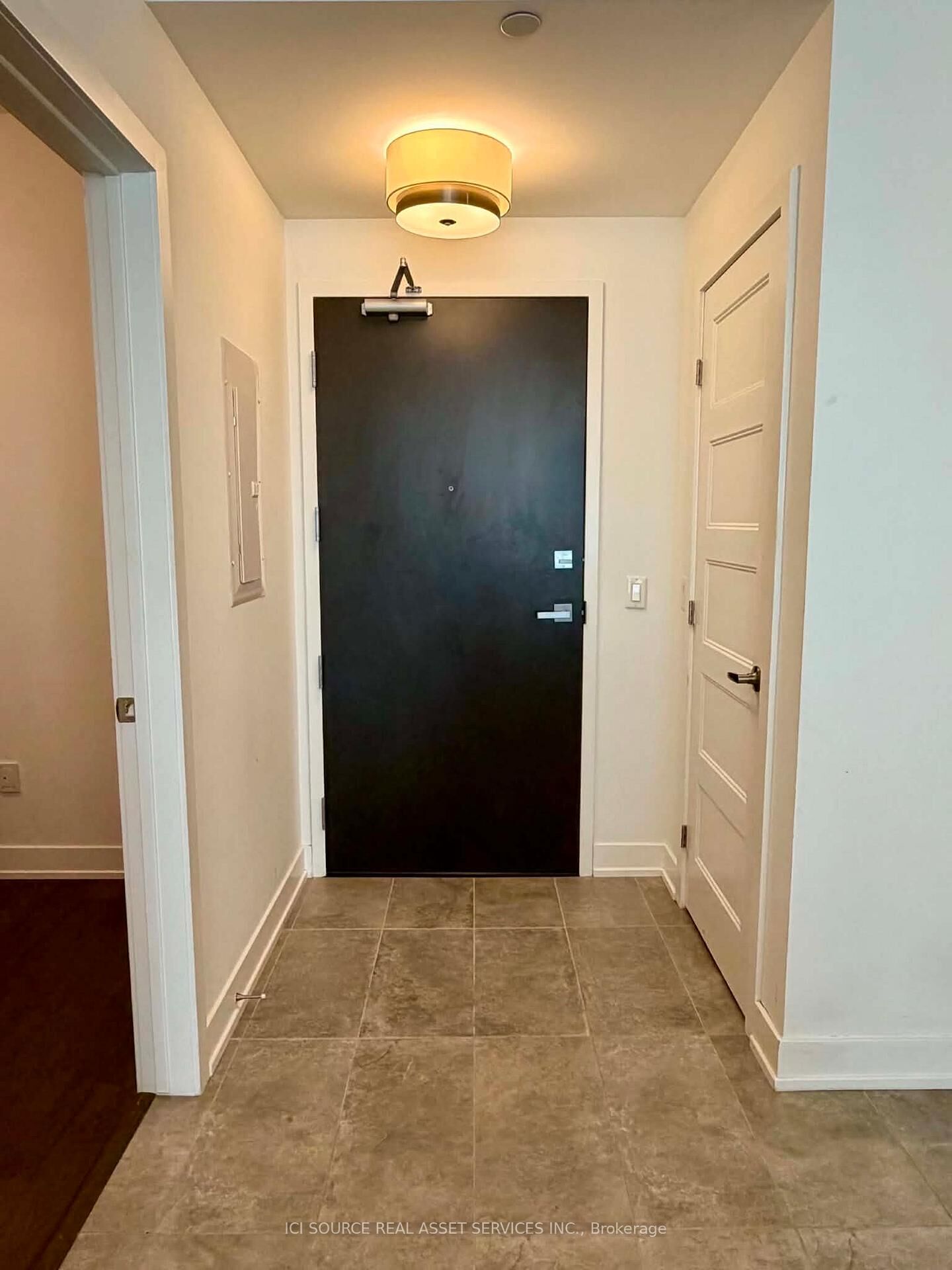 Property Photo:  200 Inlet Private 805  ON K4A 5H3 