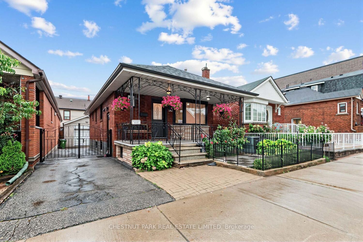 Property Photo:  436 Oakwood Avenue  ON M6E 2W5 