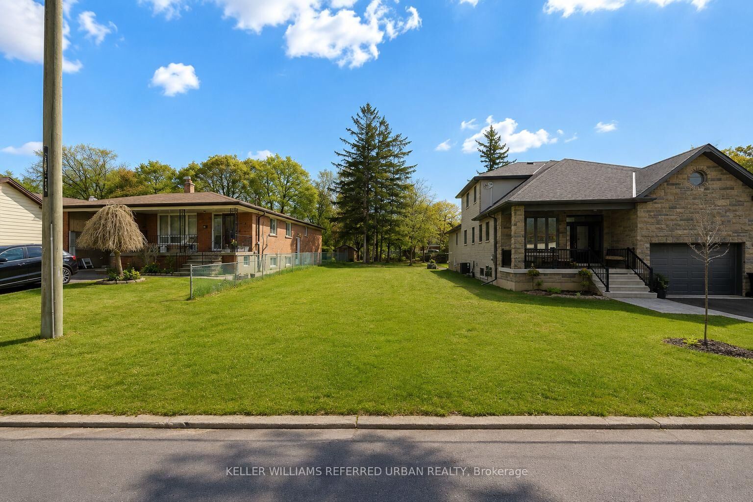 Property Photo:  33 Andrew Avenue  ON M1M 3H1 