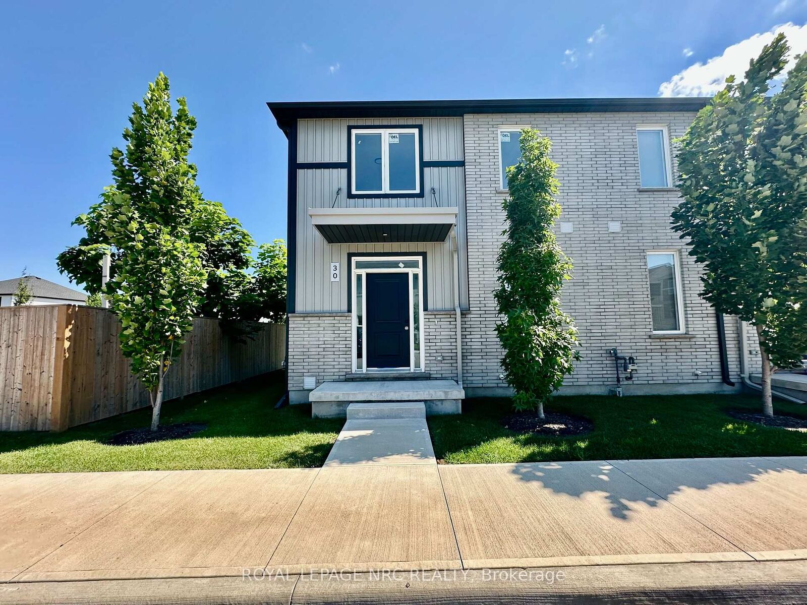 Property Photo:  121A Moffatt Street 30  ON L2P 0G4 