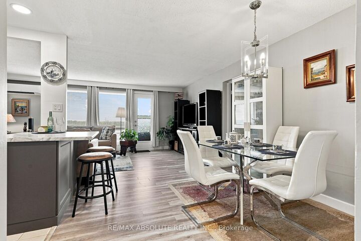 Property Photo:  20 Chesterton Drive  ON K2E 6Z7 