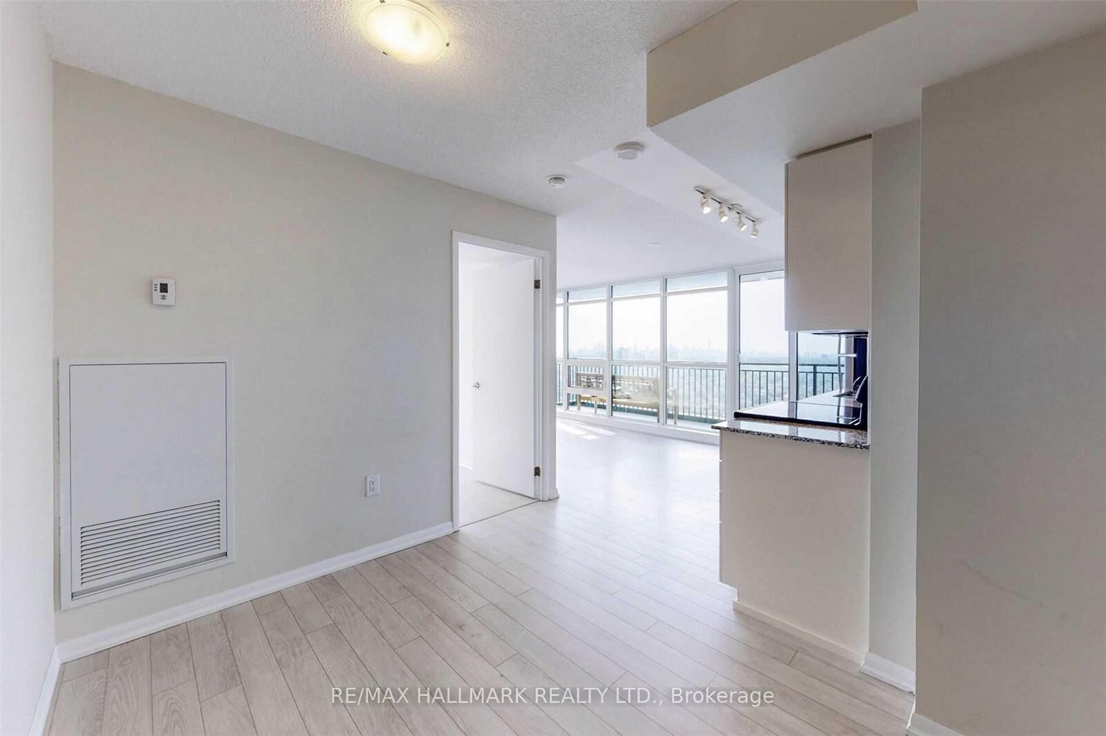 Property Photo:  830 Lawrence Avenue W 2607  ON M6A 0B6 