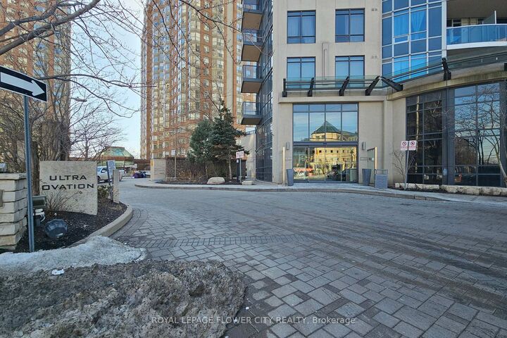 Property Photo:  330 Burnhamthorpe Road W 1902  ON L5B 0E1 