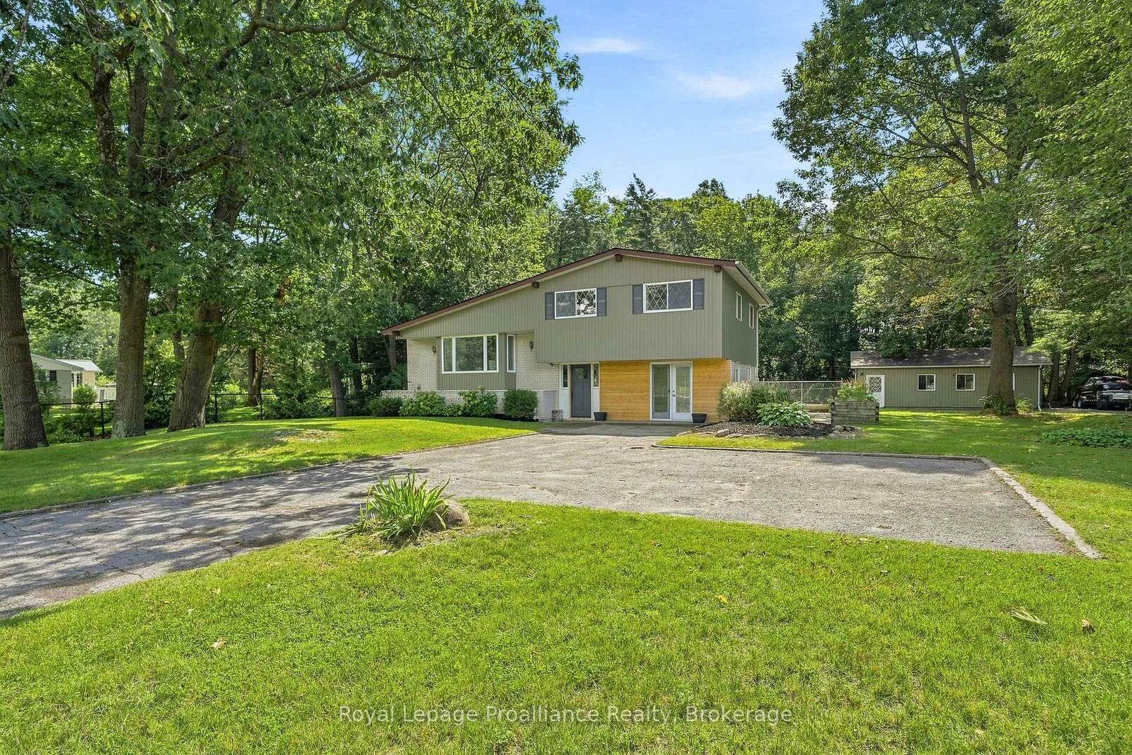 Property Photo:  17537 Telephone Road  ON K8V 5P4 